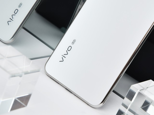 自拍旗舰设计极限 vivo S7的7.39mm是如何实现的 