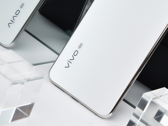 自拍旗舰设计极限 vivo S7的7.39mm是如何实现的 