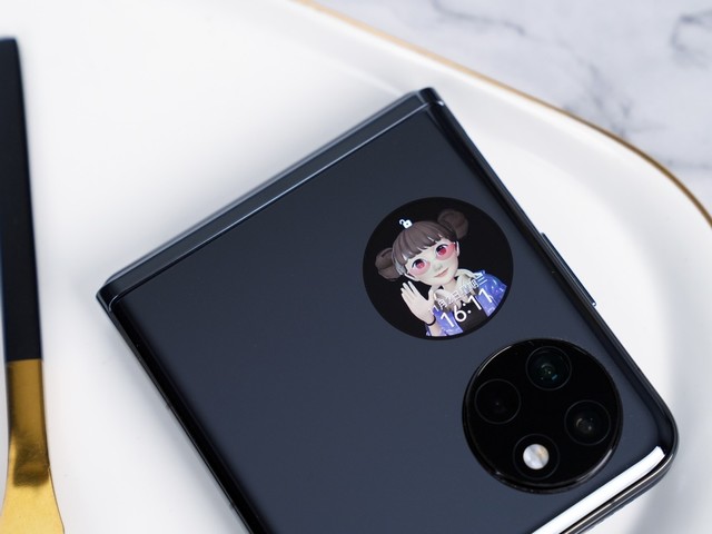 华为Pocket S上手体验：新配色小折叠，口袋里的“浪漫满屋”